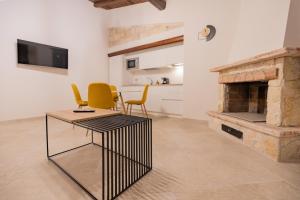 Televiisor ja/või meelelahutuskeskus majutusasutuses Baglio Saccù apartment & spa