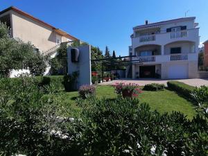 Zahrada ubytování Apartments Cloe