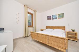 a bedroom with a bed and a window at Casa Milani in Malcesine