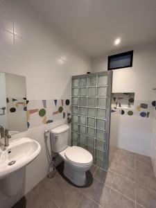 a bathroom with a toilet and a sink at Cozy Vazn House Krabi Klong Muang in Ban Khao Klom +26 photos