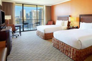 Postel nebo postele na pokoji v ubytování Hilton Hawaiian Village Waikiki Beach Resort