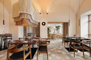 Reštaurácia alebo iné gastronomické zariadenie v ubytovaní Hotel Ambasadorski Rzeszów