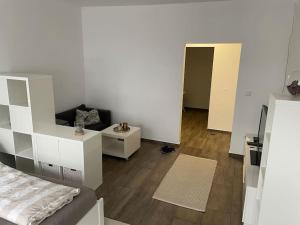 Ένα ή περισσότερα κρεβάτια σε δωμάτιο στο Einzimmerwohnung auf Hofstelle