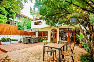 a patio with a table and chairs and a building at Art house Old City in Chiang Mai