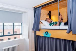 Tetamu yang menginap di Leevin Hostel George