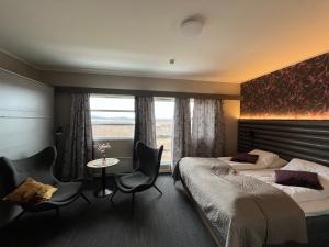 Postel nebo postele na pokoji v ubytování Lakselv Hotel