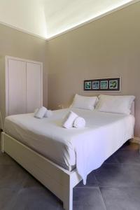 A bed or beds in a room at Felt in love in Catania