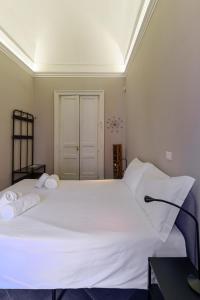 A bed or beds in a room at Felt in love in Catania
