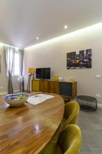 A television and/or entertainment centre at Felt in love in Catania