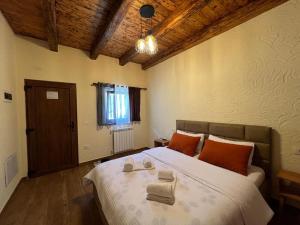 Postel nebo postele na pokoji v ubytování Guesthouse Gjoni Theth