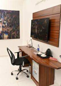 TV at/o entertainment center sa Proof Hotel Lekki