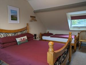 Postel nebo postele na pokoji v ubytování Llangollen Hostel Private Guest Rooms-Self Catering-Family Friendly