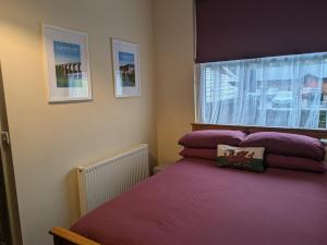 Postel nebo postele na pokoji v ubytování Llangollen Hostel Private Guest Rooms-Self Catering-Family Friendly