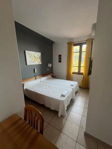 Postel nebo postele na pokoji v ubytování Appartement 2 chambres pour 6 personnes en résidence à la nuitée