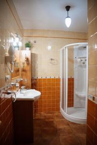 A bathroom at Casa La Sinagoga de Trujillo Még 32 kép