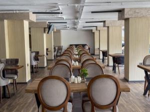 Posezení v ubytování Sera Lake Center Hotel + 37 fotografií