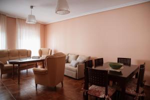 A seating area at Casa La Sinagoga de Trujillo