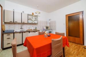 Küche/Küchenzeile in der Unterkunft Apartments Zvonimir