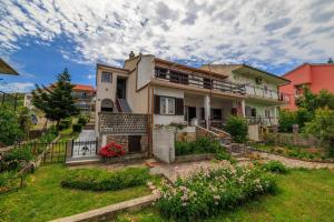 Vonkajšia záhrada v ubytovaní Apartments Zvonimir