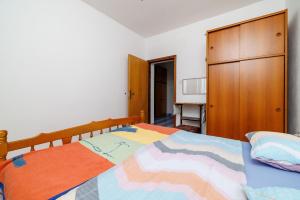Ein Bett oder Betten in einem Zimmer der Unterkunft Apartments Zvonimir