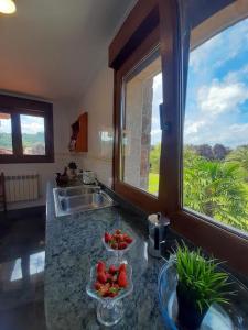 a kitchen with two bowls of fruit on a counter at Casa Descanso en Familia in Collado