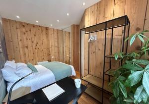 Postel nebo postele na pokoji v ubytování Le Duplex, parking & Accès Plage !