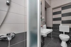 Kúpeľňa v ubytovaní Apartment Prgo + 20 fotografií