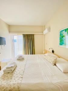 Ένα ή περισσότερα κρεβάτια σε δωμάτιο στο New Aegli Resort Hotel