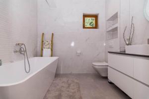 Kúpeľňa v ubytovaní Apartment Tom + 22 fotografií