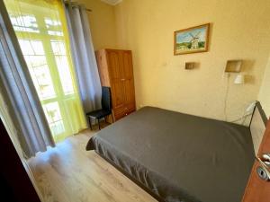 A bed or beds in a room at Serdika station, bright and cozy apartment
