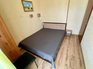 A bed or beds in a room at Serdika station, bright and cozy apartment