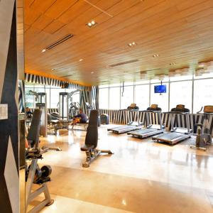 Gimnasio o equipo deportivo en 1 Bedroom Penthouse 3BEDS Sunset & City lights with big balcony FREE ACCESS to all amenities
