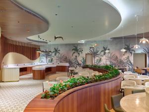 0484 Aero Lounge-Terminal 2 Cochin Airport Hotel的休息区