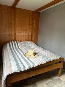 Camping les Lacs d'Armagnac客房内的一张或多张床位