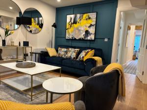 a living room with a blue wall at Old Mill Apartment in Westport