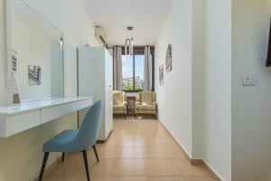 TV a/nebo společenská místnost v ubytování Nebula 2 Bedroom Apartment in Batroun