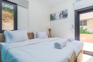 Ένα ή περισσότερα κρεβάτια σε δωμάτιο στο Solace 2 Bedroom Apartment in Batroun
