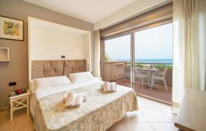 a bedroom with a bed and a view of the ocean at Bilo 4 in Lido di Mondello