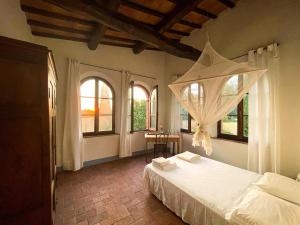 Postel nebo postele na pokoji v ubytování Poggio dell amore - beautiful tuscan country house