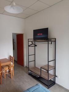Televisor o centre d'entreteniment de Monoambiente Escobar - MAG