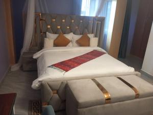 Tina Ma Hotel客房内的一张或多张床位