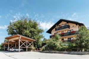 a building with a car parked in front of it at Landhotel Neuhof in Zenting