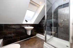 a bathroom with a shower and a toilet and a sink at JOIVY Lovely Flats near the City Centre in Edinburgh