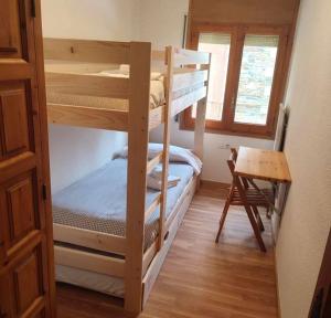 Postel nebo postele na pokoji v ubytování Apartamento en Llivia con piscina + 14 fotografií