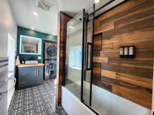 Billede fra billedgalleriet på Peaceful City View - Hot Tub - 2 Parking & EV Chrger i Quebec City