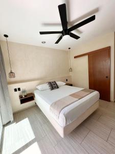 Postel nebo postele na pokoji v ubytování Hotel Caracol Isla Mujeres + 65 fotografií