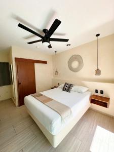 Postel nebo postele na pokoji v ubytování Hotel Caracol Isla Mujeres