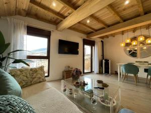 a living room with a glass table and a couch at El Capricho de Rosa in Puerto de Béjar