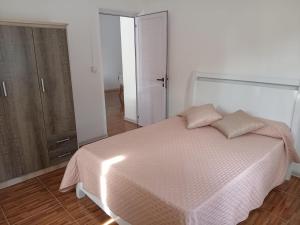 Postel nebo postele na pokoji v ubytování Villa Bella Quatre Cocos + 37 fotografií