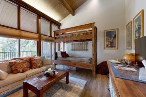 Ένα ή περισσότερα κρεβάτια σε δωμάτιο στο The Big Hitter Lodge at Tamarron +22 φωτογραφίες
